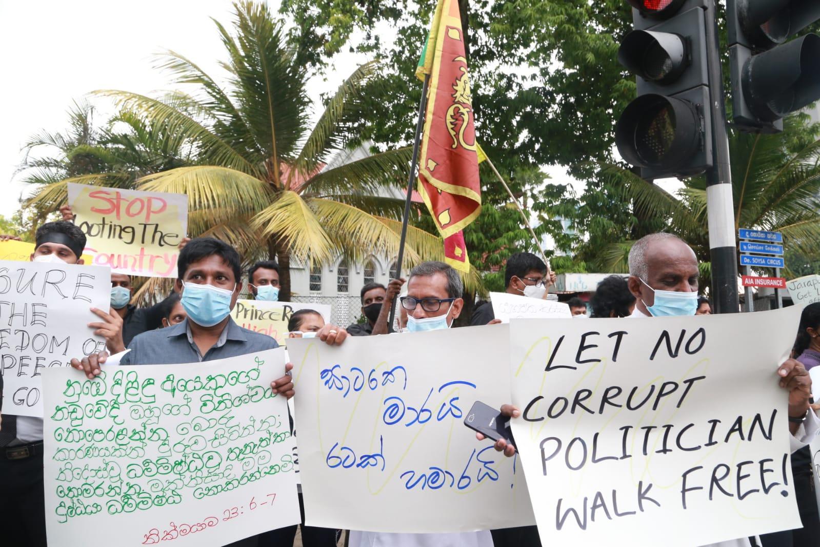 Sri Lankans protest - Lipton Circle - Read Photos