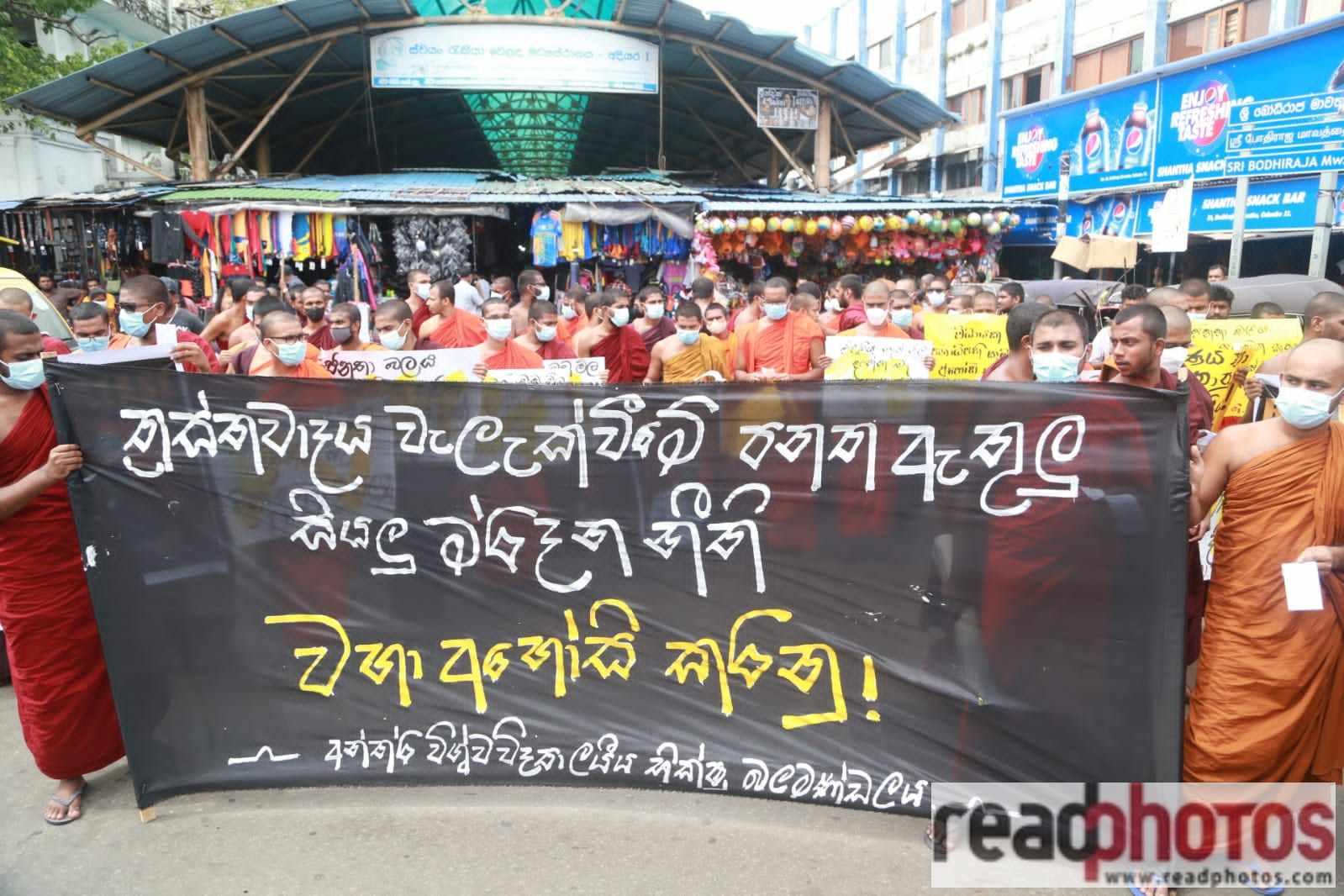 protest by the Inter University Bhikkhu Federation 2022/09/08 - Read Photos