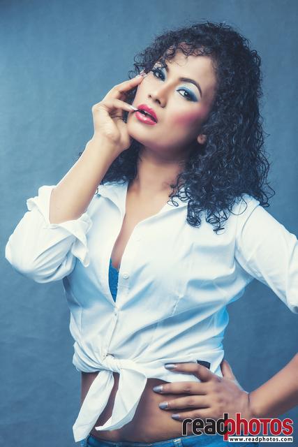 Model Nadeepa Ranasinghe - Read Photos