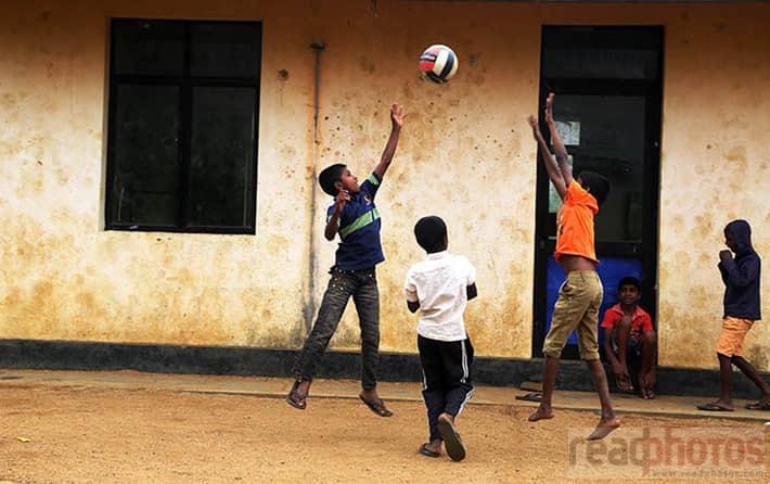 Children Playing Volleyball - Read Photos