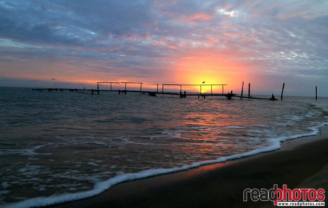 Sunset, Thalei Mannar beach, Sri Lanka - Read Photos