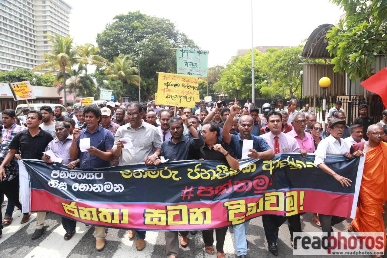 Trade Union Coordinating Center marches from Colombo Fort to GGG