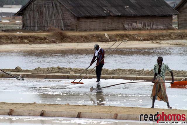 Men working in  a saltern, Drought, Sri Lanka - Read Photos