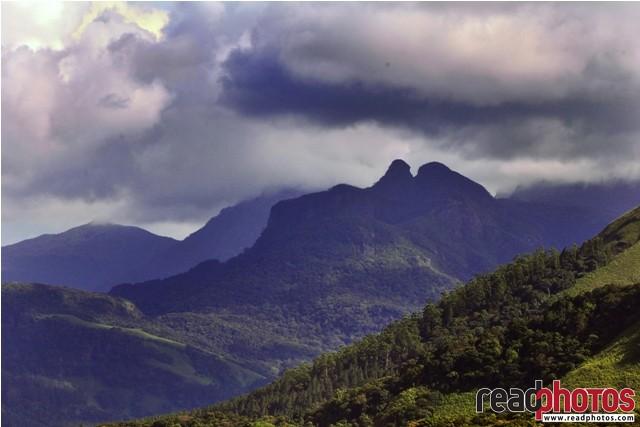 Mountain summit in the clouds, Sri Lanka - Read Photos