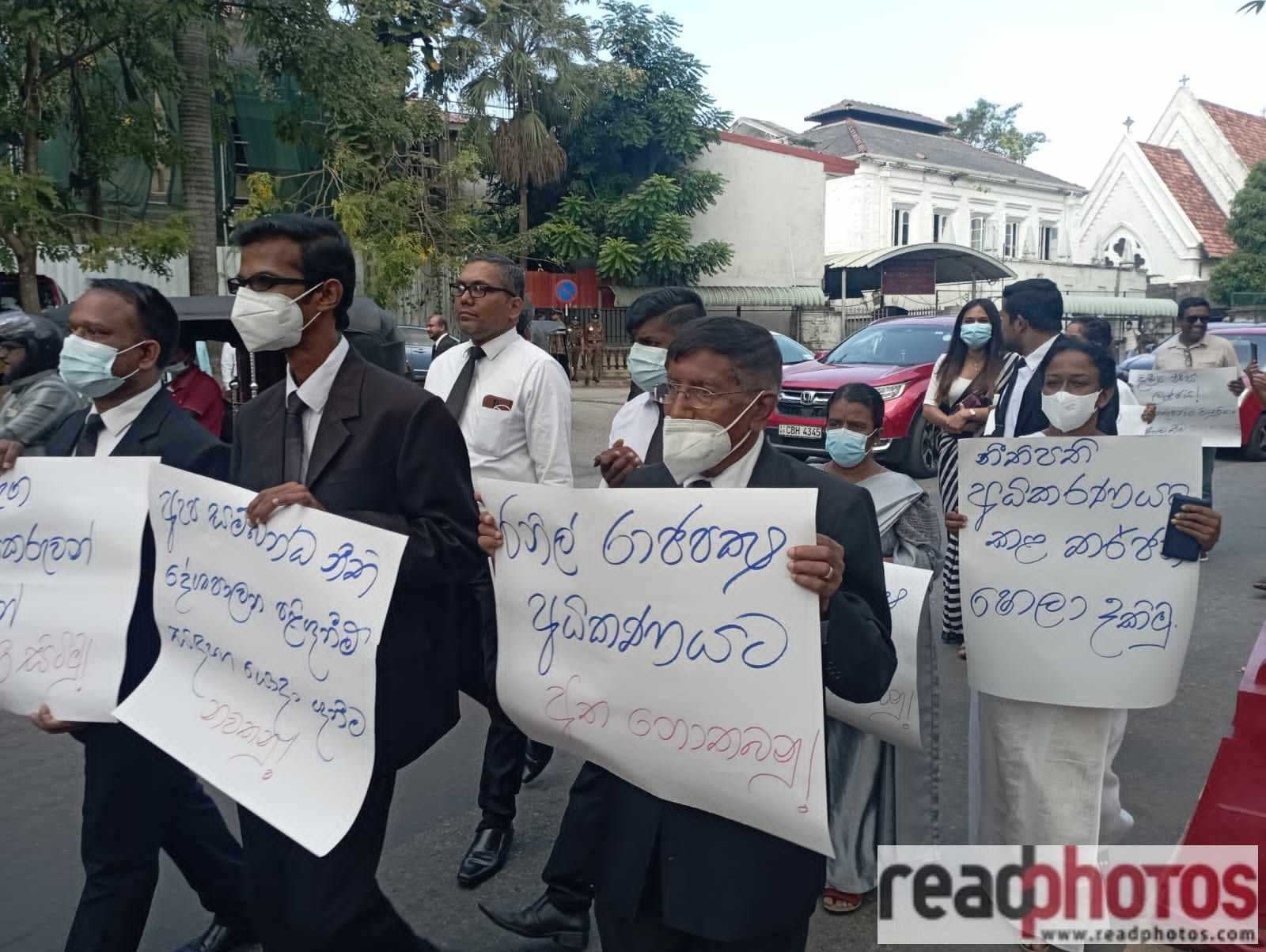lawyers to hold protest outside aluthkade court - Read Photos