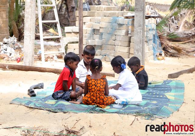 Children play, Kalpitiya, Uchimuni, Sri Lanka - Read Photos
