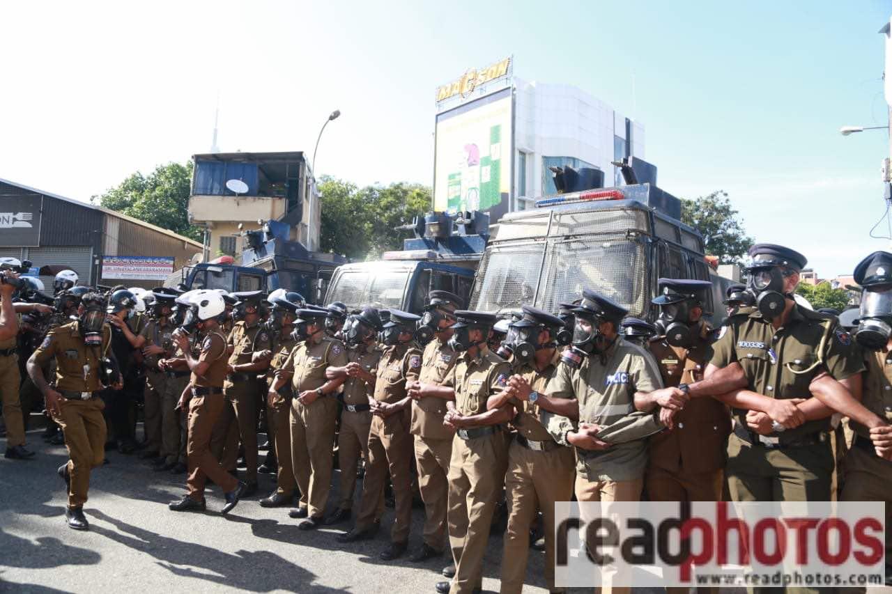 Police use tear gas and water cannons to disperse SYU protest
