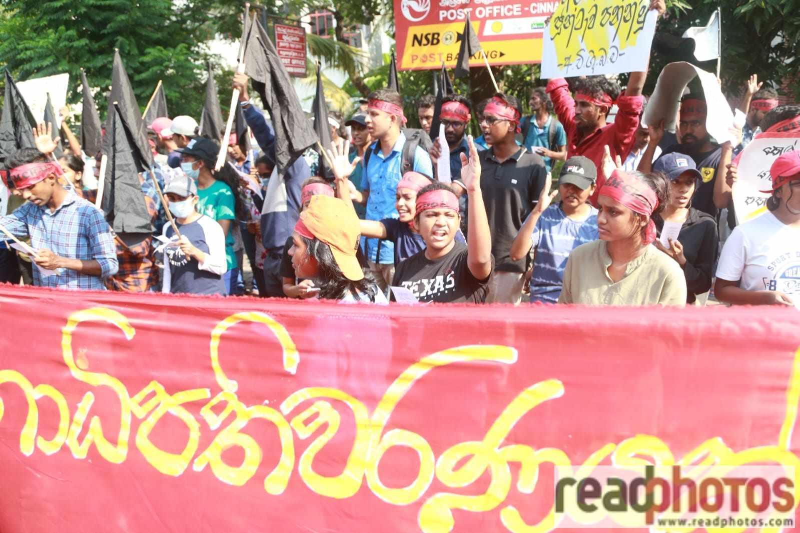 IUSF protesters in colombo 07/03 - Read Photos