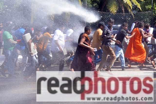 IUSF protesters in colombo 04/03 - Read Photos