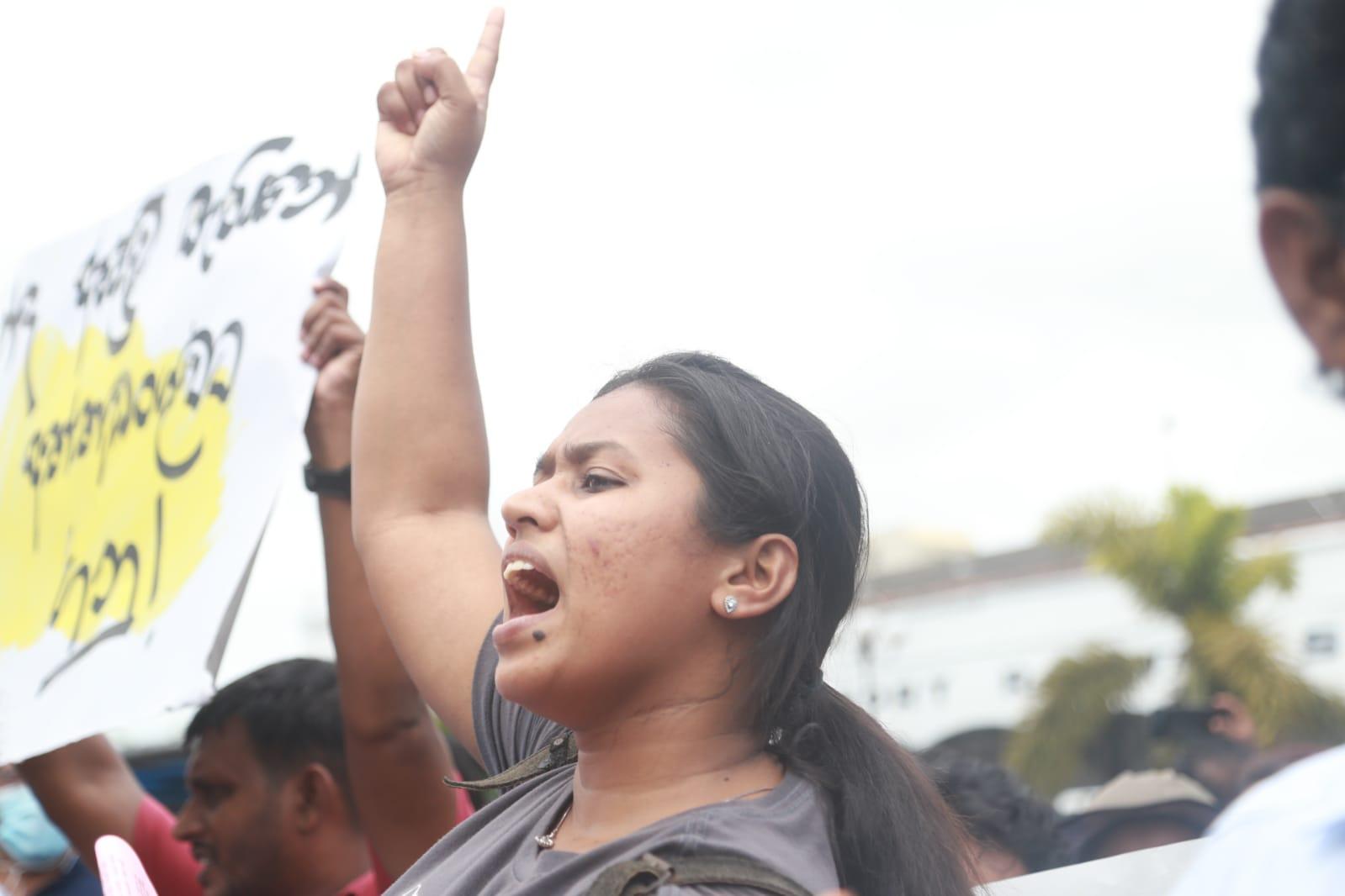 Trade union protest and march at Colombo Fort - Read Photos