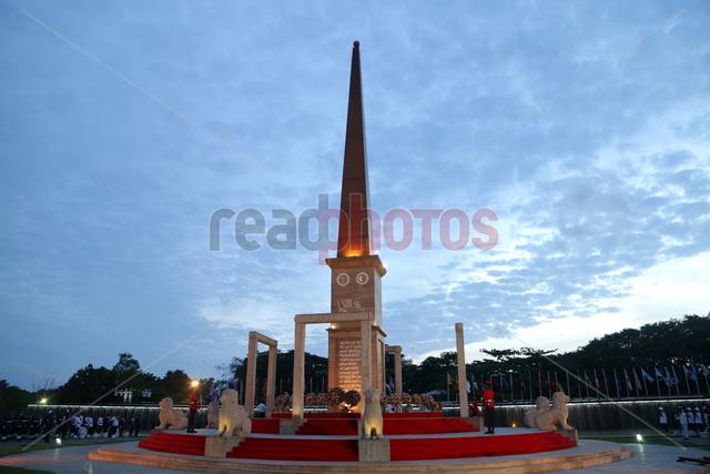 War hero memorial, Sri Lanka (5) - Read Photos