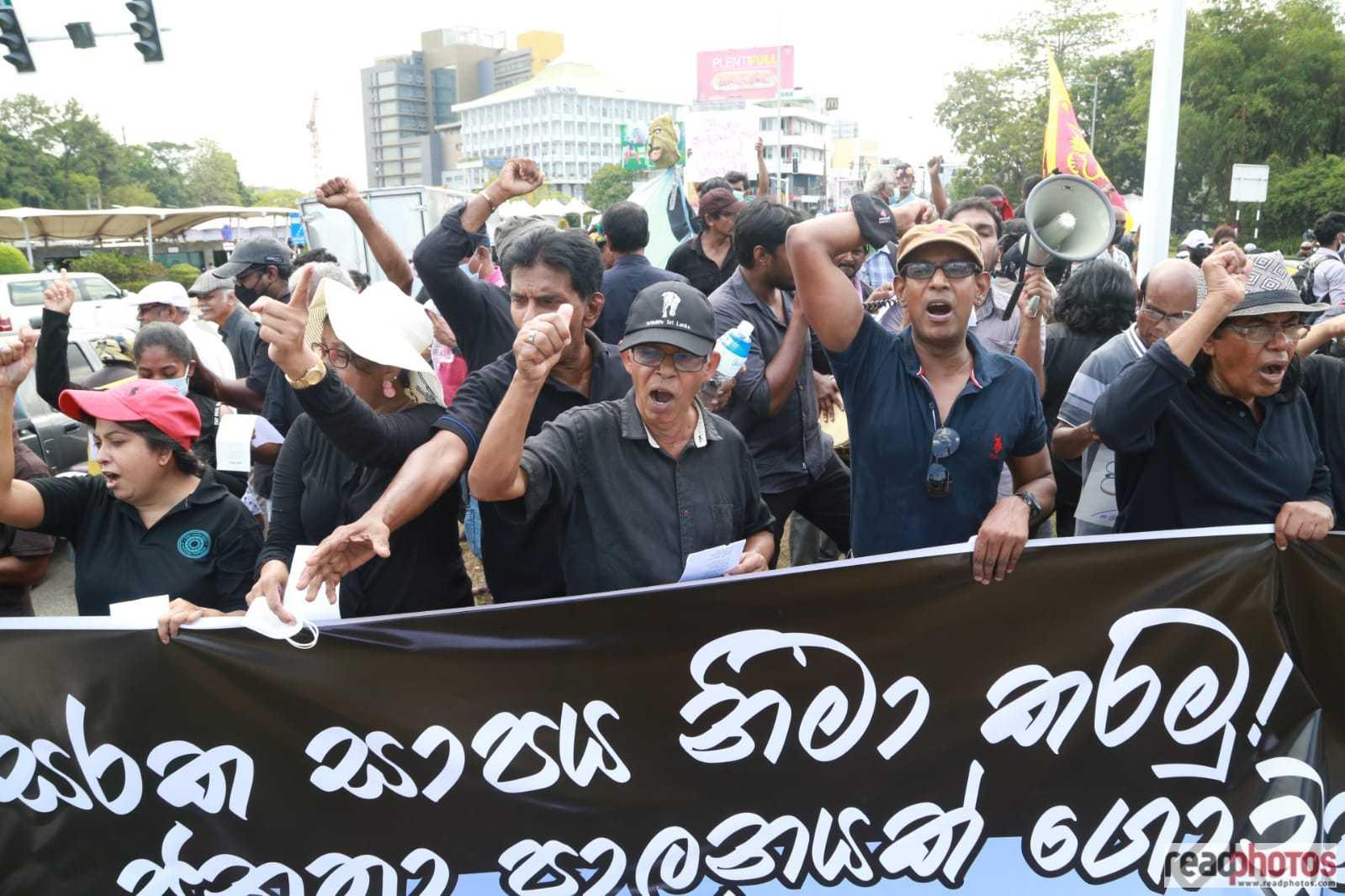 Jananiyamu Artists and Lanka Writers Association protest against the government